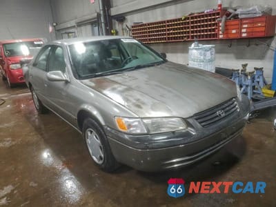 Czwarte zdjęcie samochodu z boku: 1998 TOYOTA CAMRY CE VIN:4T1BG22K9WU355356 - miniatura