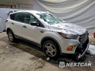 Czwarte zdjęcie samochodu z boku: 2018 FORD ESCAPE S VIN:1FMCU0F76JUB25970 - miniatura