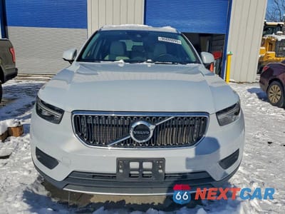 Piąte zdjęcie samochodu w środku: 2020 VOLVO XC40 T5 MOMENTUM VIN:YV4162UK7L2203340 - miniatura