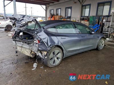 Trzecie zdjęcie samochodu z tyłu: 2022 TESLA MODEL 3 VIN:5YJ3E1EB4NF274826 - miniatura