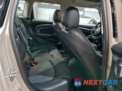 Zdjęcie 10 z 13 samochodu: 2023 MINI COOPER S VIN:WMW53DK05P2T32285 - miniatura