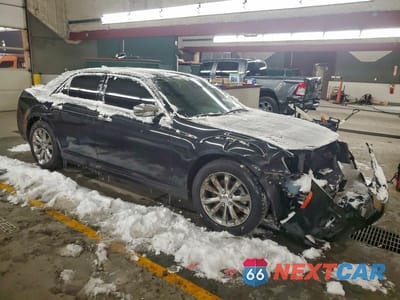 Czwarte zdjęcie samochodu z boku: 2015 CHRYSLER 300C VIN:2C3CCAKG9FH782053 - miniatura