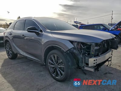 Czwarte zdjęcie samochodu z boku: 2023 LEXUS RX 350 BASE VIN:2T2BAMCA6PC033355 - miniatura