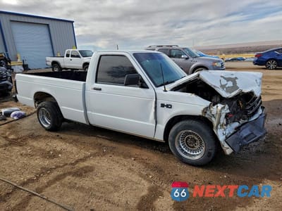 Czwarte zdjęcie samochodu z boku: 1984 CHEVROLET S TRUCK S10 VIN:1GCCS14B0E8124870 - miniatura