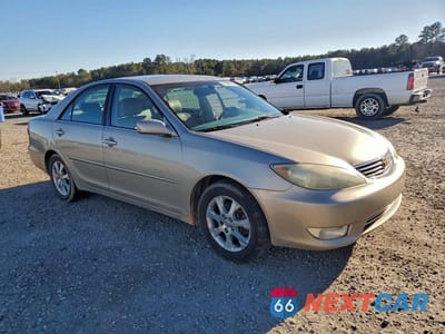 Czwarte zdjęcie samochodu z boku: 2005 TOYOTA CAMRY LE VIN:4T1BF30K65U590341 - miniatura