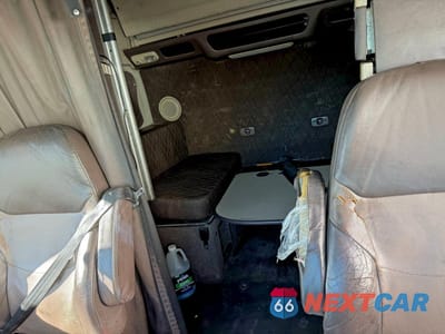 Zdjęcie 6 z 10 samochodu: 2014 VOLVO VN VNL VIN:4V4NC9EH0EN158756 - miniatura