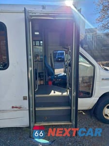 Piąte zdjęcie samochodu w środku: 2017 FORD ECONOLINE E350 SUPER DUTY CUTAWAY VAN VIN:1FDEE3FS6HDC16579 - miniatura