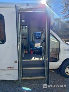 Piąte zdjęcie samochodu w środku: 2017 FORD ECONOLINE E350 SUPER DUTY CUTAWAY VAN VIN:1FDEE3FS6HDC16579 - miniatura