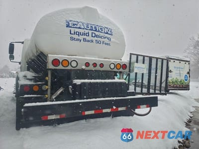 Trzecie zdjęcie samochodu z tyłu: 2005 INTERNATIONAL 4300 DE-ICER TRUCK VIN:1HTMMAAM35H686253 - miniatura