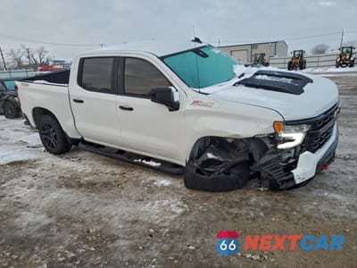 Czwarte zdjęcie samochodu z boku: 2024 CHEVROLET SILVERADO K1500 LT TRAIL BOSS VIN:3GCUDFEL4RG296290 - miniatura