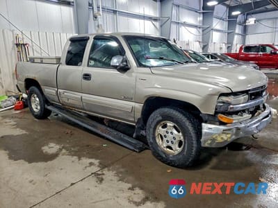 Czwarte zdjęcie samochodu z boku: 2002 CHEVROLET SILVERADO K1500 VIN:2GCEK19T721243301 - miniatura