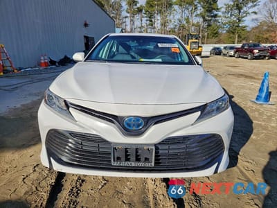 Piąte zdjęcie samochodu w środku: 2019 TOYOTA CAMRY HYBRID LE VIN:4T1B31HK8KU515377 - miniatura