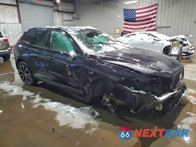 Czwarte zdjęcie samochodu z boku: 2024 VOLVO XC60 PLUS VIN:YV4L12RL5R1713225 - miniatura