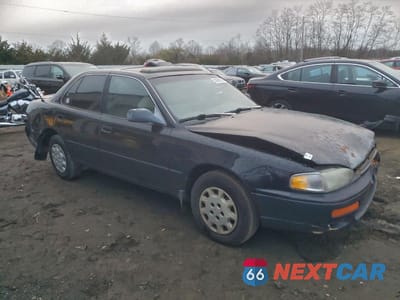 Czwarte zdjęcie samochodu z boku: 1996 TOYOTA CAMRY DX VIN:4T1BG12K9TU822863 - miniatura