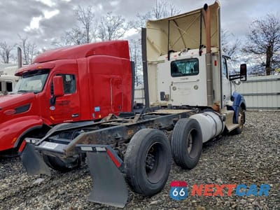 Czwarte zdjęcie samochodu z boku: 2015 KENWORTH T680 SEMI TRUCK VIN:1XKYD49X7FJ452212 - miniatura