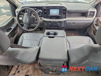 Zdjęcie 8 z 13 samochodu: 2023 FORD F550 SUPER DUTY VIN:1FD0W5HN3PEC11472 - miniatura
