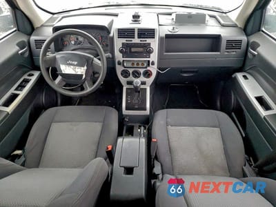Zdjęcie 8 z 14 samochodu: 2008 JEEP PATRIOT SPORT VIN:1J8FF28W18D778351 - miniatura