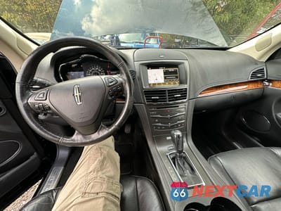 Zdjęcie 9 z 11 samochodu: 2016 LINCOLN MKT VIN:2LMHJ5AT1GBL01391 - miniatura