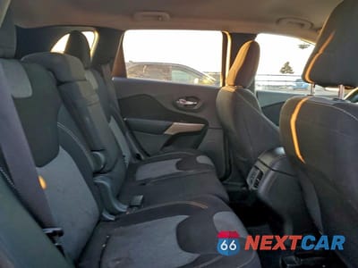 Zdjęcie 11 z 13 samochodu: 2018 JEEP CHEROKEE LATITUDE VIN:1C4PJLCB9JD557378 - miniatura