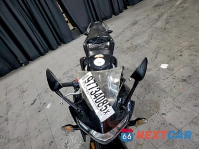 Piąte zdjęcie samochodu w środku: 2013 HONDA CBR250 R VIN:MLHMC4105D5301917 - miniatura