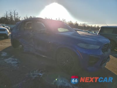 Czwarte zdjęcie samochodu z boku: 2024 BMW X5 M COMPETITION VIN:5YM13ET05R9T77511 - miniatura