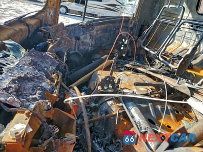 Zdjęcie 7 z 12 samochodu: 2010 ISUZU NPR REFRIGERATED DELIVERY TRUCK VIN:JALC4W161A7002712 - miniatura