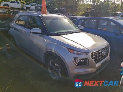 Czwarte zdjęcie samochodu z boku: 2021 HYUNDAI VENUE SEL VIN:KMHRC8A34MU107102 - miniatura