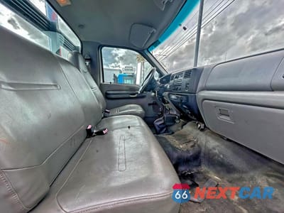 Piąte zdjęcie samochodu w środku: 2005 FORD F650 SUPER - TRUCKS FLAT BED TRUCK VIN:3FRNF65C65V113091 - miniatura
