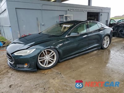 2013 TESLA MODEL S 5YJSA1DG2DFP03528 - główne zdjęcie licytacji z USA - miniatura