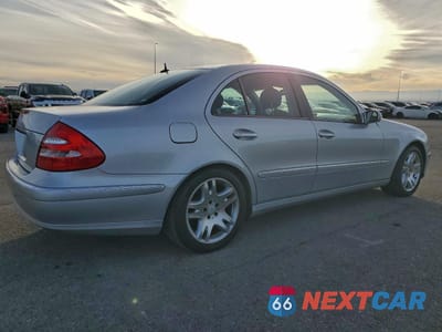 Trzecie zdjęcie samochodu z tyłu: 2003 MERCEDES-BENZ E 500 VIN:WDBUF70J83A197370 - miniatura