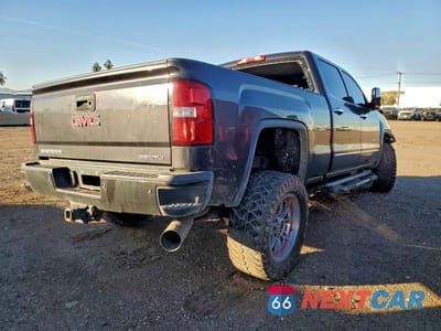 Trzecie zdjęcie samochodu z tyłu: 2016 GMC SIERRA K2500 DENALI VIN:1GT12UE86GF179740 - miniatura