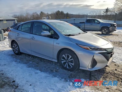 Czwarte zdjęcie samochodu z boku: 2017 TOYOTA PRIUS PRIME VIN:JTDKARFP8H3053506 - miniatura