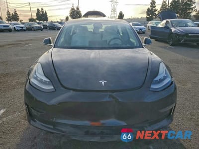 Piąte zdjęcie samochodu w środku: 2019 TESLA MODEL 3 VIN:5YJ3E1EA6KF402759 - miniatura