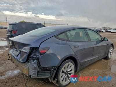 Trzecie zdjęcie samochodu z tyłu: 2022 TESLA MODEL 3 VIN:5YJ3E1EA7NF285939 - miniatura