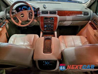 Zdjęcie 8 z 14 samochodu: 2012 CHEVROLET SUBURBAN K1500 LT VIN:1GNSKJE77CR215283 - miniatura