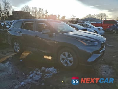Czwarte zdjęcie samochodu z boku: 2024 TOYOTA HIGHLANDER LE VIN:5TDKDRBH9RS573249 - miniatura