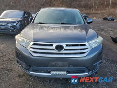 Piąte zdjęcie samochodu w środku: 2011 TOYOTA HIGHLANDER BASE VIN:5TDBK3EH3BS065525 - miniatura