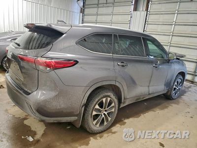 Trzecie zdjęcie samochodu z tyłu: 2022 TOYOTA HIGHLANDER XLE VIN:5TDHZRBH3NS231723 - miniatura