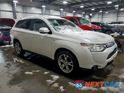 Czwarte zdjęcie samochodu z boku: 2014 MITSUBISHI OUTLANDER GT VIN:JA4JZ4AX2EZ001144 - miniatura