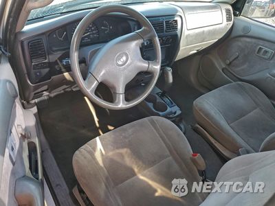 Zdjęcie 8 z 12 samochodu: 2004 TOYOTA TACOMA VIN:5TENL42N34Z391566 - miniatura
