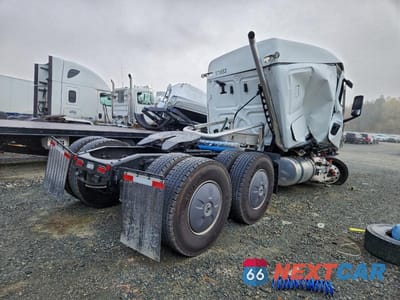 Czwarte zdjęcie samochodu z boku: 2026 FREIGHTLINER CASCADIA 126 SEMI TRUCK VIN:3AKJHHDV7TSWL4794 - miniatura