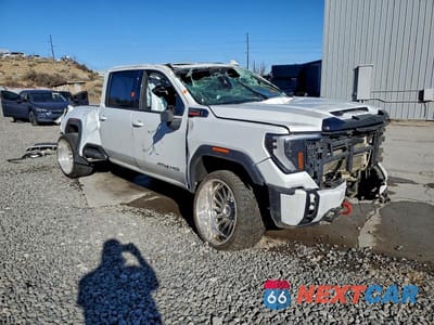 Czwarte zdjęcie samochodu z boku: 2024 GMC SIERRA K2500 AT4 VIN:1GT49PEY8RF301740 - miniatura