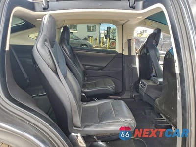 Zdjęcie 10 z 12 samochodu: 2016 TESLA MODEL X VIN:5YJXCBE40GFS00191 - miniatura