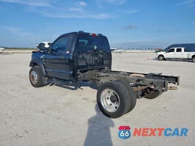 Trzecie zdjęcie samochodu z tyłu: 2020 FORD F450 SUPER DUTY TRUCK CAB AND CHASSIS VIN:1FDUF4GT3LDA06729 - miniatura