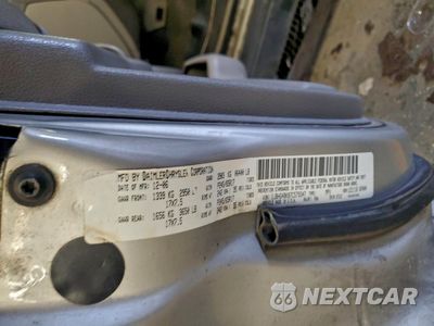 Zdjęcie 13 z 15 samochodu: 2007 JEEP COMMANDER VIN:1J8HG48K87C579347 - miniatura