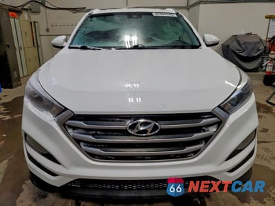 Piąte zdjęcie samochodu w środku: 2018 HYUNDAI TUCSON SE VIN:KM8J3CA46JU733089 - miniatura