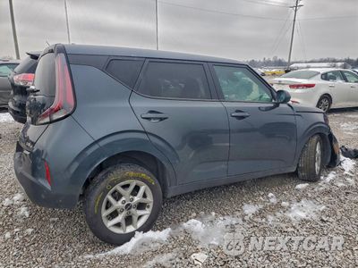 Trzecie zdjęcie samochodu z tyłu: 2025 KIA SOUL LX VIN:KNDJ23AU1S7249970 - miniatura