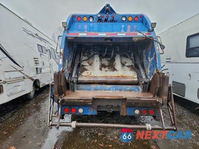 Zdjęcie 6 z 12 samochodu: 2001 INTERNATIONAL 4900 REFUSE TRUCK VIN:1HTSDAANX1H275958 - miniatura