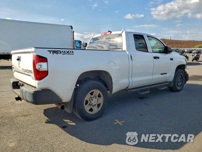 Trzecie zdjęcie samochodu z tyłu: 2020 TOYOTA TUNDRA DOUBLE CAB SR VIN:5TFUY5F12LX955322 - miniatura