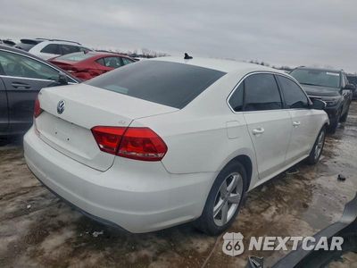 Trzecie zdjęcie samochodu z tyłu: 2013 VOLKSWAGEN PASSAT SE VIN:1VWBP7A36DC123714 - miniatura